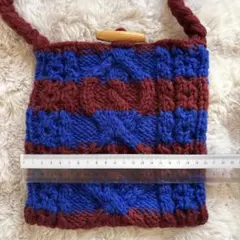 ニットショルダー　赤と青のストライプ