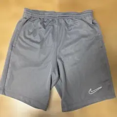 Nike DRI-FIT サッカーパンツ　グレーショートパンツ 160