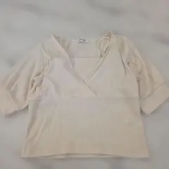 リブ編みクリーム色Vネック半袖トップス