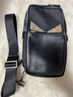 FENDI モンスター ボディバッグ ブラックレザー ショルダーバッグのサムネイル