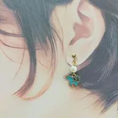 No.7　ブルーにゃんこ パール調イヤリング(ピアス変更可)