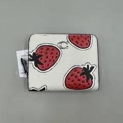 新品未使用✨️コーチ 二つ折り財布 ビルフォールド 苺 ストロベリー プリント