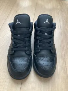 Nike Air Jordan 1 Low Blackのサムネイル
