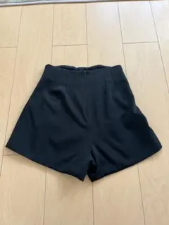 黒のショートパンツ