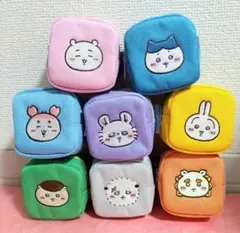 ちいかわ カラビナつき 刺繍 スクエア ミニポーチ　ポーチ　ハチワレ　モモンガ