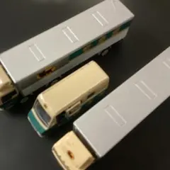 非売品　ヤマト運輸　クロネコヤマト　大型トラック２台+クール１台　ミニカーのサムネイル