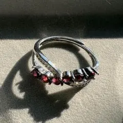 小粒ガーネットのデザインリング　フリーサイズ