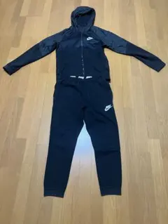 Nike フード付きジャケットとジョガーパンツセット
