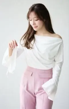 Aiméine ドレープネックカフススリーブブラウスのサムネイル