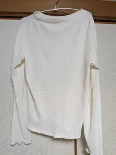 アイボリー 長袖トップス