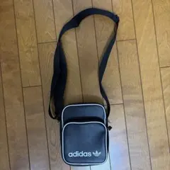 adidas ブラック ショルダーバッグ