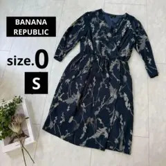 美品【バナナリパブリック】カシュクールワンピース◇総柄・花柄◇上品・ネイビー◇S