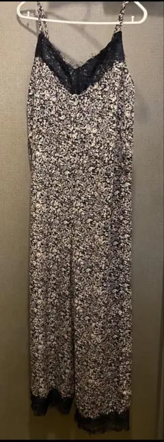♥レーストリムと花柄が特徴のスリップスタイルサロペットです♥のサムネイル