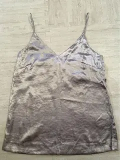 タイムセール‼️【美品】エイチアンドエム　Ｈ＆Ｍ　メタリックキャミソール　シルバー