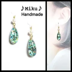 No.1318-E　ホログラム☆ブラック☆レジン☆ピアス・イヤリング(グリーン)