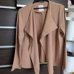 ベージュ ノーカラージャケット