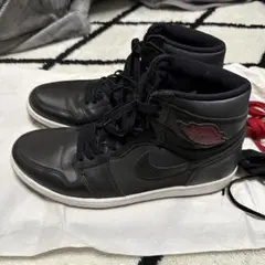 エアジョーダン　１ レトロ　ハイ　OG　ブラックメタリック/シルバージムレッド