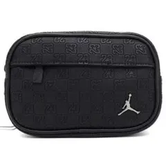 F06359 JORDAN BRAND モノグラム カメラ バッグ 黒