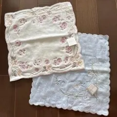 未使用　NINA RICCI タオルハンカチ2枚セット　ニナリッチ　花柄　刺繍のサムネイル