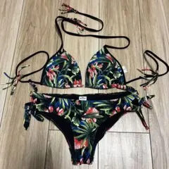 Hollister ホリスター　トロピカル柄ビキニ　ブラック　Sサイズ　パット付