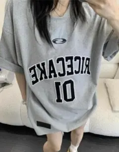 OISIS レトロユニホーム Tシャツ グレー XLサイズ カジュアルのサムネイル