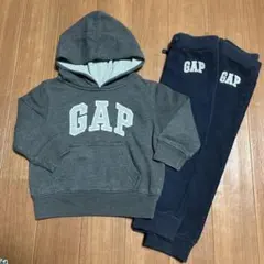 GAPフードパーカーとパンツ２本セット