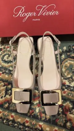 新品　Roger Vivier ベージュバックストラップサンダルのサムネイル