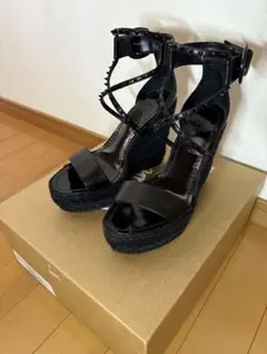 Christian Louboutin MADONICAスタッズウェッジサンダル