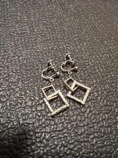 幾何学的デザイン シルバーピアス