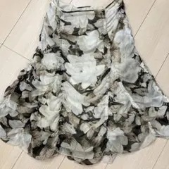 ノーベスパジオ　花柄 シフォン フレアスカート ひざ丈　豪華　春のサムネイル