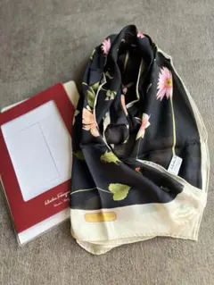 2025年最新】フェラガモスカーフの人気アイテム - メルカリ