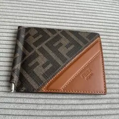 FENDI マネークリップ ロゴ入り