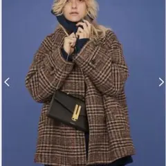 Rouge vif ウール混ショート丈スライバーコート