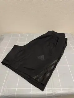 adidas ブラック ショートパンツ