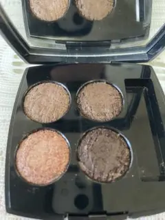 CHANEL　レキャトルオンブル ツイード　04 ツイード ブラン エ ローズ 限定アイシャドウパレット】レ キャトル オンブル ツイード