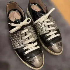 Miu Miu スタッズ エナメル スニーカー ブラックのサムネイル