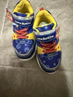 クレヨンしんちゃん 光るキッズシューズ　16cm