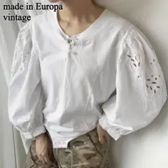 ヨーロッパ製ヴィンテージ お花の刺繍ボリューム袖 レオタード型チロルトップス