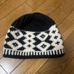黒白幾何学模様ニットビーニー