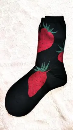 ★　新品　キワンダ　STRAWBERRY GENDERLESS SOX　★のサムネイル