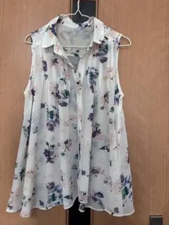 【mysty woman】フラワープリント ノースリーブフレアシャツ