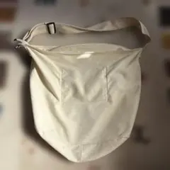 ショルダーバッグ　クリーム色　ノーブランド