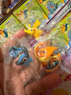 d*7様 ポケモン フィギュアセット（メガリザードン　y　、ピカチュウ、リオル）