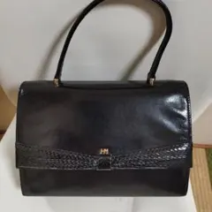 黒のレザーハンドバッグ