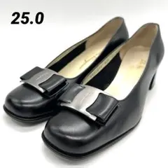 美品　フェラガモ　パンプス　ヴァラリボン　シルバー　レザー　25cm 7.5 D