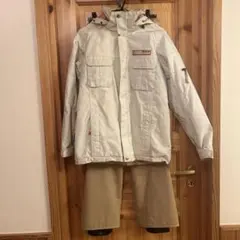 X-NIX 女性用 スノーボードウェア ホワイト系ストライプ　グローブつき！