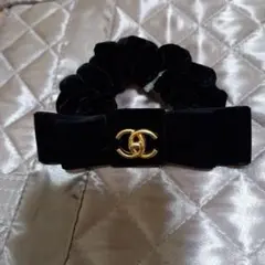 CHANEL ブラックベルベットヘアゴム