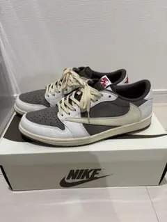Travis Scott × Nike Air Jordan 1 Lowのサムネイル