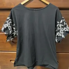 刺繍付きTシャツ　ブラック　花柄　しまむらのサムネイル