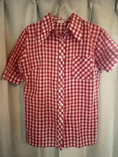 赤と白のチェック柄 半袖シャツ